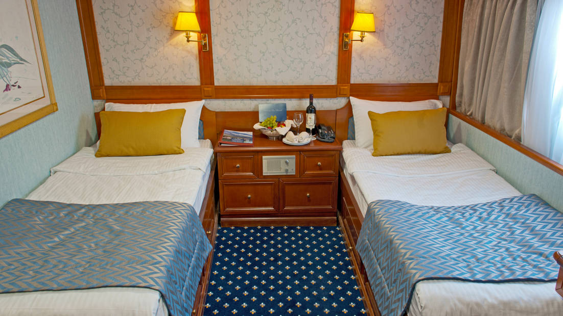 Category A Cabin with twin beds aboard Callisto