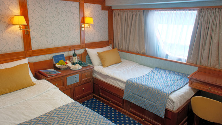 Category P Cabin with twin beds aboard Callisto