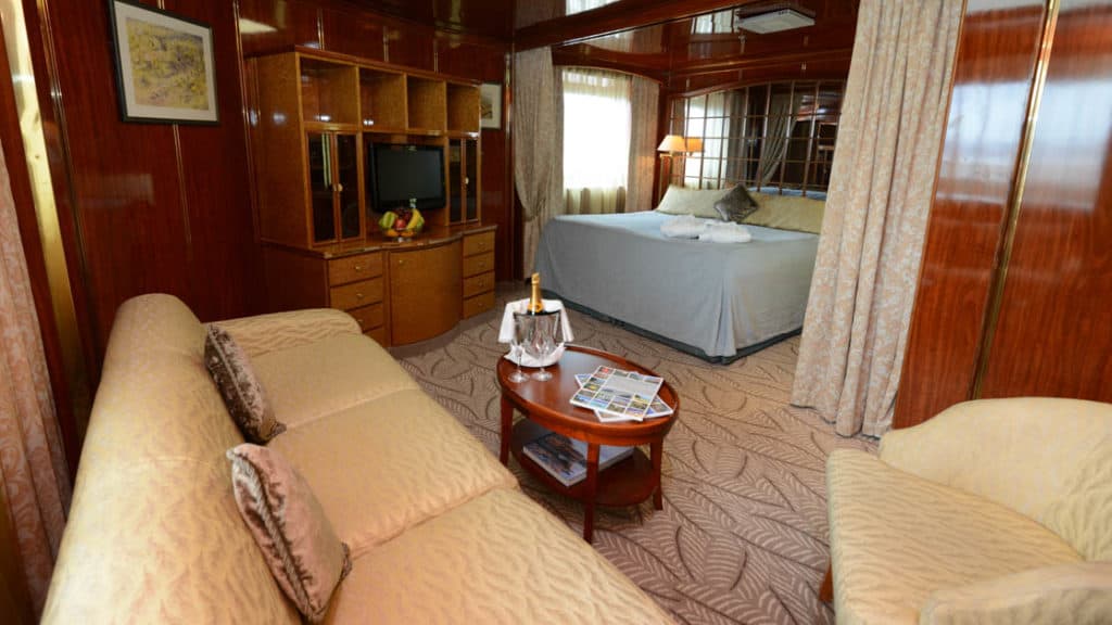 Deluxe Suite aboard Island Sky