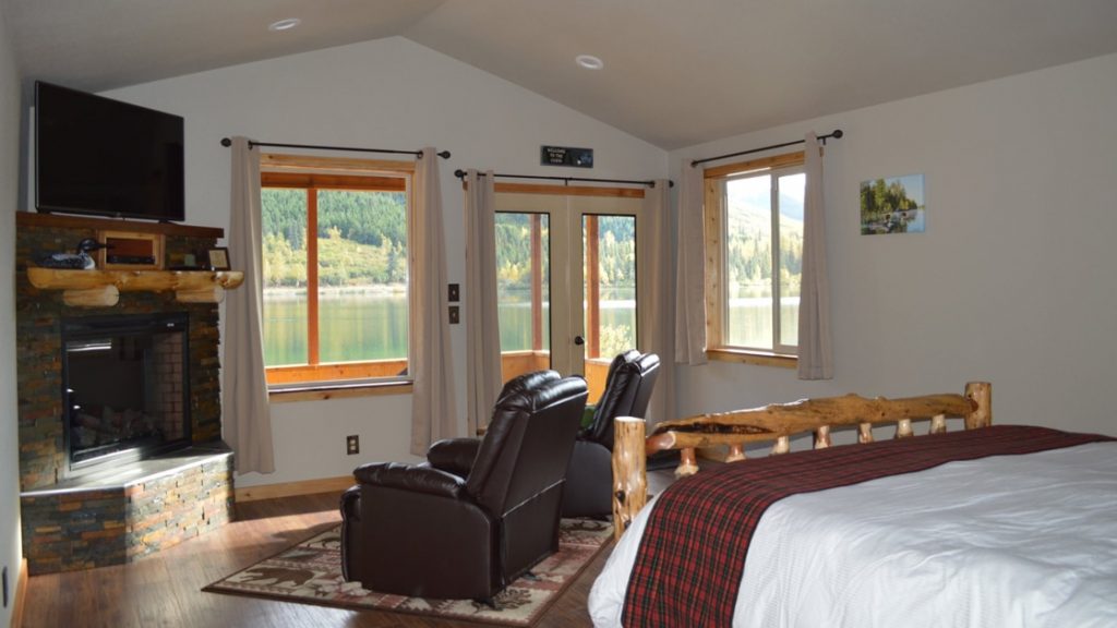 Lakefront cabin at Summit Lake Lodge